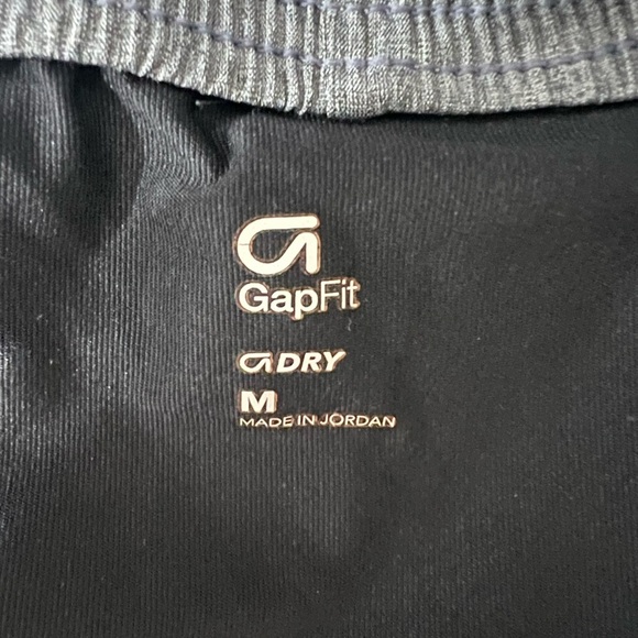 GapFit Men's Gray and Black Athletic Shorts, size medium, EUC, casual, pockets - Picture 6 of 7